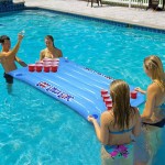Pripuciamas Beer Pong plaukiojantis zaidimas Pripuciamas Beer Pong plaukiojantis zaidimas