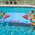 Pripuciamas Beer Pong plaukiojantis zaidimas Pripuciamas Beer Pong plaukiojantis zaidimas